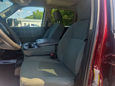 Used 2018 RAM 3500 Tradesman w/ Chrome Appearance Group RWD image 11