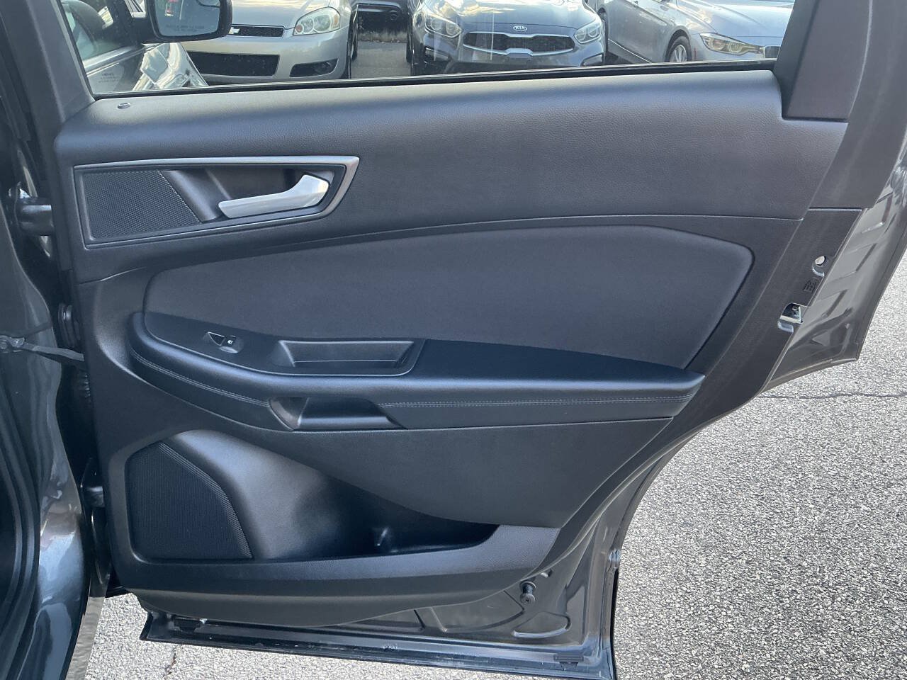 Used 2017 Ford Edge SE w/ Cargo Accessory Package AWD/4WD image 27