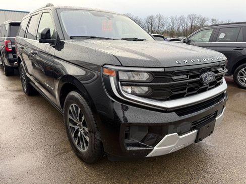 Used 2025 Ford Expedition Platinum AWD/4WD image 1
