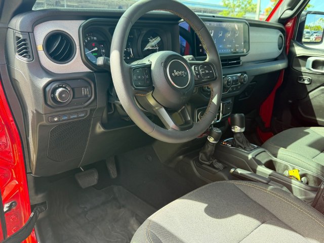 Used 2024 Jeep Wrangler Unlimited AWD/4WD image 10