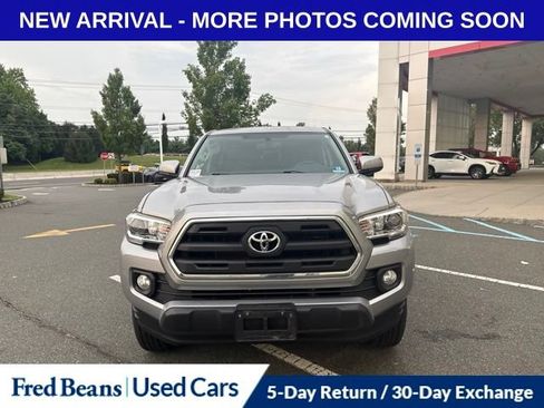 Used 2016 Toyota Tacoma SR5 w/ SR5 Appearance Package (SN) AWD/4WD image 9