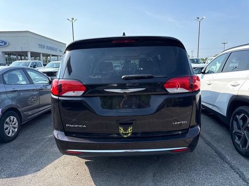 Used 2017 Chrysler Pacifica Limited w/ Advanced Safetytec Group FWD image 4