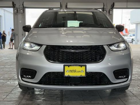 New 2026 Chrysler Pacifica Select w/ S Appearance Package FWD image 3