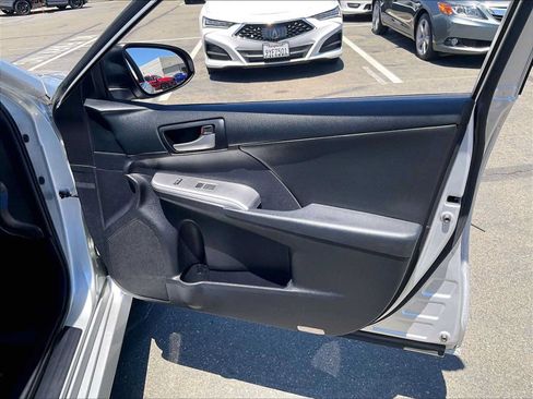 Used 2013 Toyota Camry SE FWD image 25