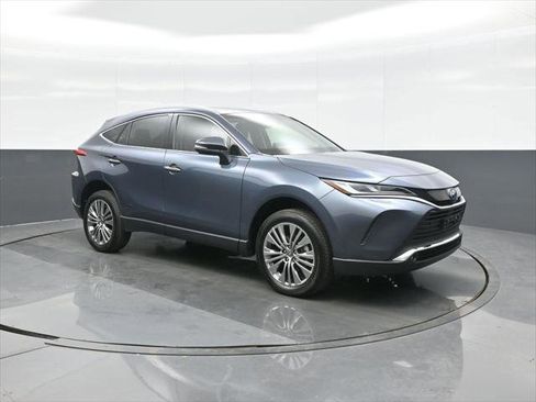 Certified 2024 Toyota Venza XLE AWD/4WD image 1