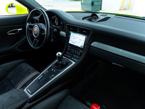 Used 2018 Porsche 911 GT3 RWD image 16