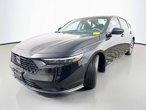 Used 2023 Honda Accord EX image 3