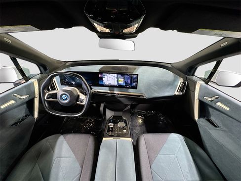 Used 2023 BMW iX xDrive50 w/ Sport Package image 19