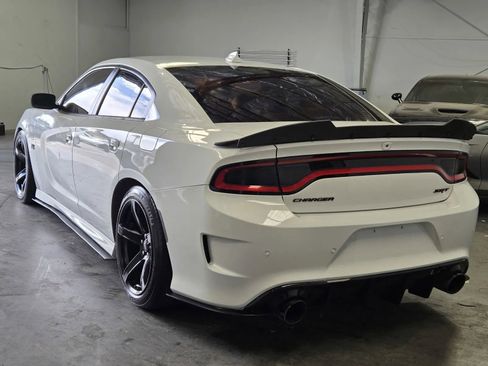 Used 2018 Dodge Charger SRT image 2