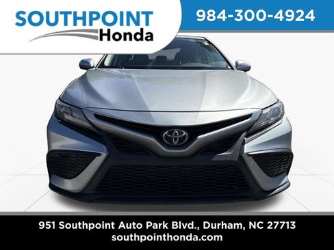 Used 2021 Toyota Camry SE image 2