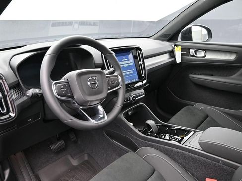 New 2026 Volvo XC40 B5 Ultra w/ Protection Package Premier AWD/4WD image 7