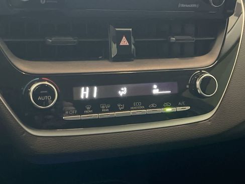 Used 2021 Toyota Corolla LE image 19