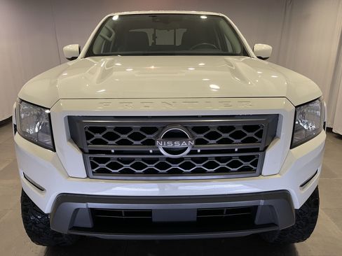 Used 2023 Nissan Frontier SV w/ SV Convenience Package AWD/4WD image 2