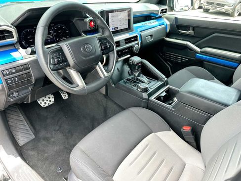 Used 2025 Toyota Tacoma TRD Sport AWD/4WD image 18