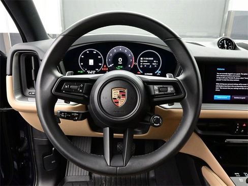 Used 2025 Porsche Cayenne E-Hybrid image 8