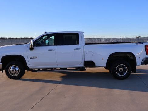 Used 2023 Chevrolet Silverado 3500 LTZ w/ LTZ Texas Edition image 2