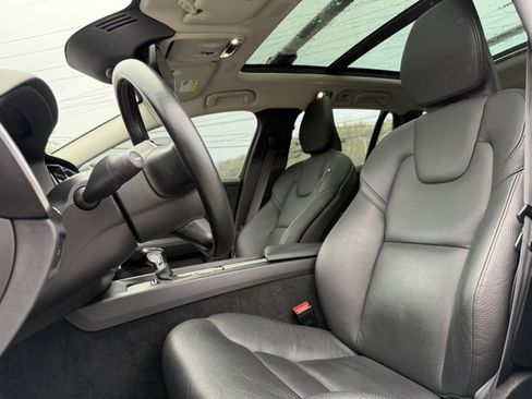 Used 2022 Volvo V60 T5 Cross Country w/ Advanced Package image 20