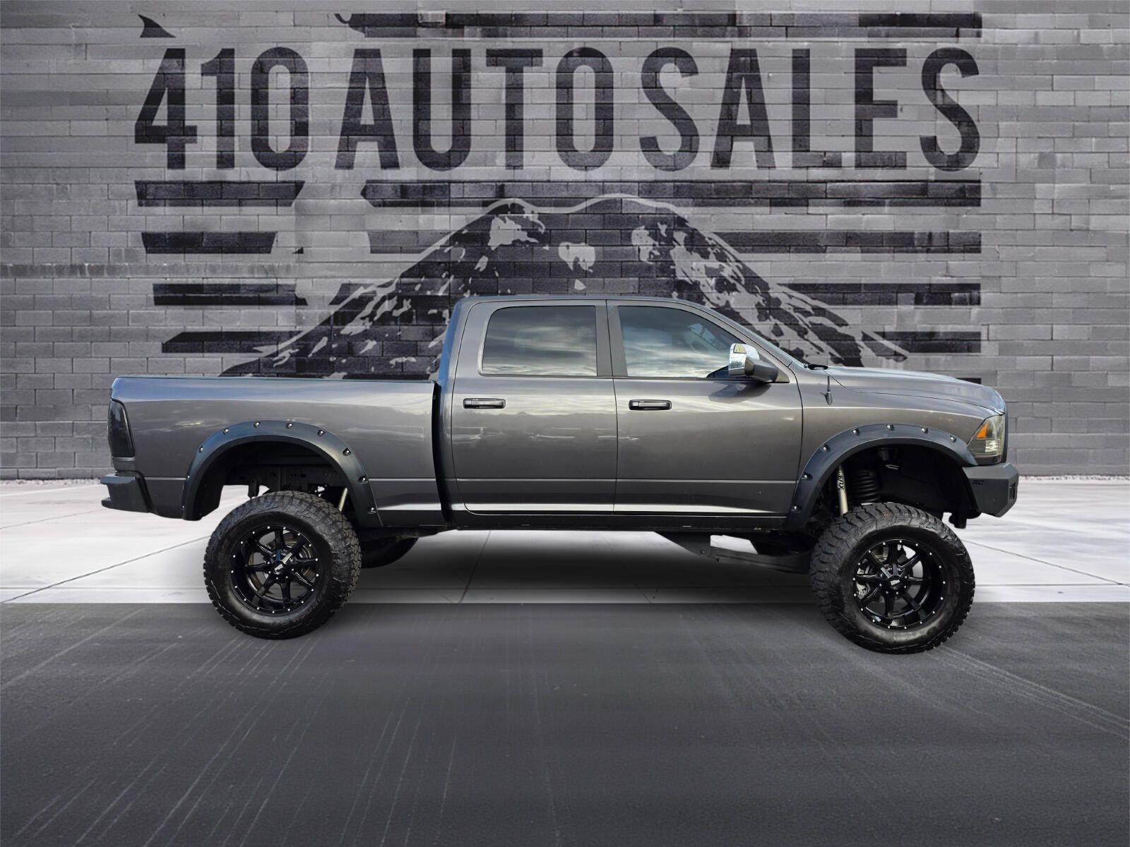 Used 2017 RAM 2500 SLT AWD/4WD image 2