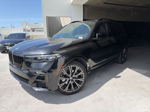 Used 2021 BMW X7 xDrive40i w/ M Sport Package AWD/4WD image 2