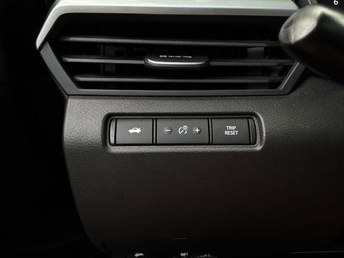 Used 2025 Nissan Altima 2.5 SV FWD image 22
