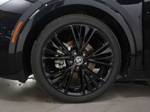 Used 2025 Toyota Prius AWD image 30