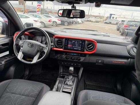 Used 2016 Toyota Tacoma TRD Off-Road w/ Premium & Technology Package AWD/4WD image 30