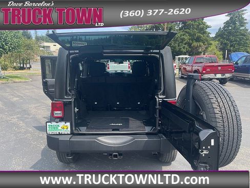 Used 2015 Jeep Wrangler Unlimited Sport w/ Max Tow Package AWD/4WD image 11