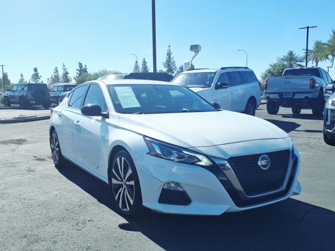 Used 2019 Nissan Altima 2.5 SR w/ SR Premium Package image 8