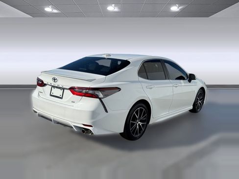 Certified 2022 Toyota Camry SE image 9
