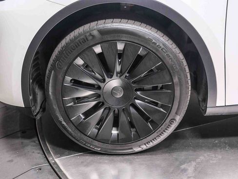 Used 2021 Tesla Model Y Long Range AWD/4WD image 10