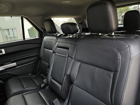 Used 2023 Ford Explorer Limited AWD/4WD image 34