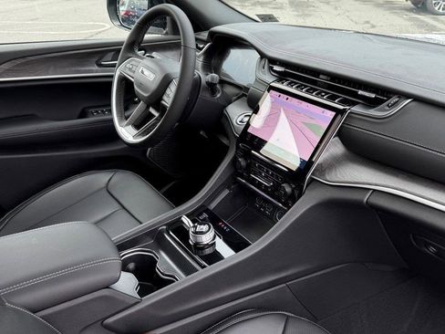 New 2025 Jeep Grand Cherokee L Limited w/ Luxury Tech Group II image 8