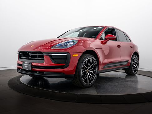 Certified 2026 Porsche Macan AWD/4WD image 1