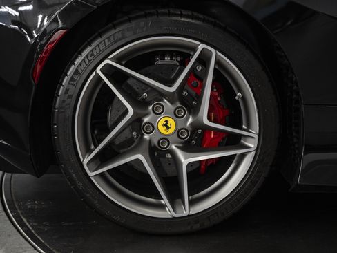 Used 2022 Ferrari F8 Tributo RWD image 22