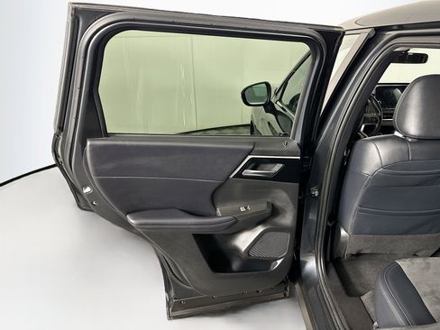 Used 2024 Mitsubishi Outlander SE image 25