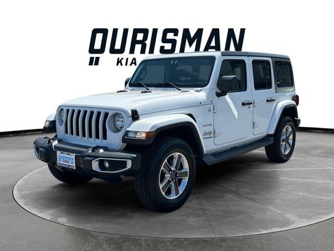 Used 2018 Jeep Wrangler Unlimited Sahara w/ Dual Top Group AWD/4WD image 2