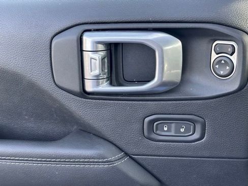 Used 2021 Jeep Wrangler Unlimited Sahara w/ Cold Weather Group AWD/4WD image 19