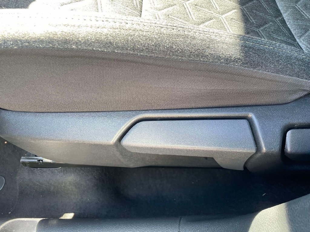 Used 2025 Nissan Kicks SV FWD image 21