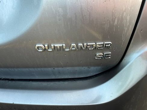 Used 2017 Mitsubishi Outlander SEL AWD/4WD image 7