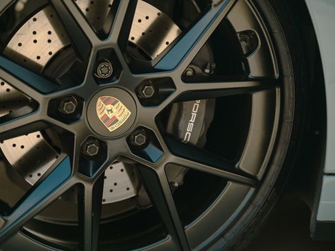 Used 2025 Porsche 911 Carrera RWD image 16