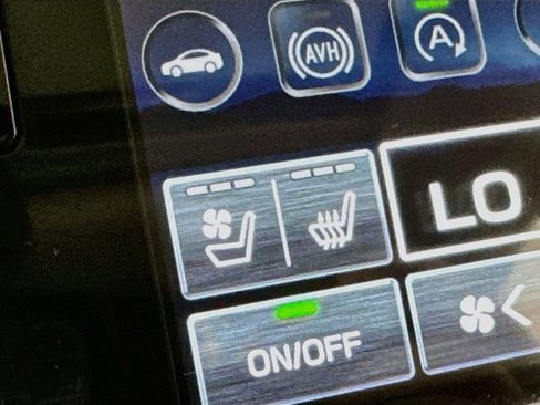 Used 2024 Subaru Outback Touring AWD/4WD image 5