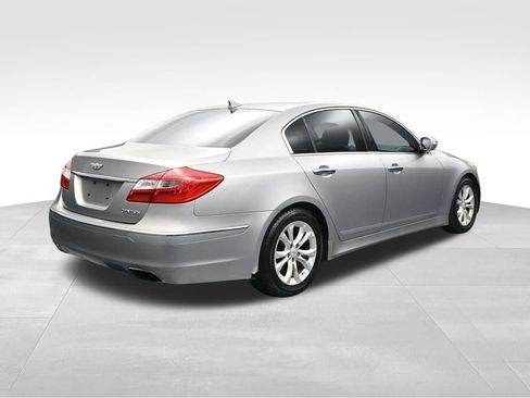Used 2013 Hyundai Genesis 3.8 RWD image 5
