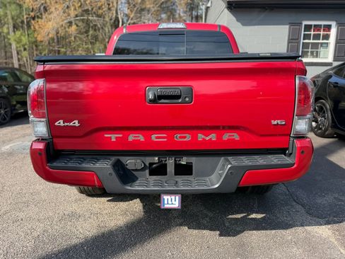 Used 2017 Toyota Tacoma Limited image 3