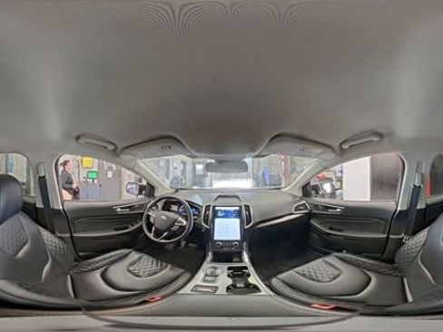 Used 2024 Ford Edge Titanium image 6