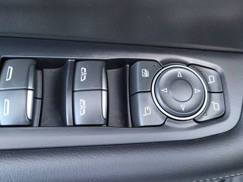 Used 2025 Chevrolet Suburban Premier image 27