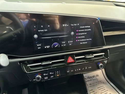 New 2026 Kia Niro Wind FWD image 11