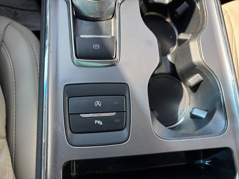 Used 2022 Ford Edge Titanium image 25