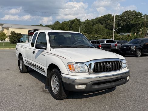 Used 2003 Toyota Tacoma 2WD Xtracab w/ SR5 Pkg image 3