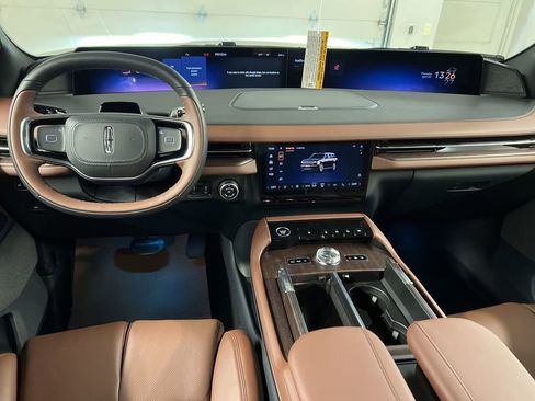 New 2026 Lincoln Navigator L Reserve AWD/4WD image 8
