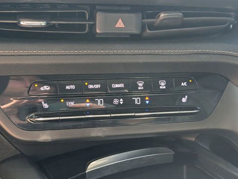 Used 2021 Buick Envision Essence w/ Sport Touring Package FWD image 19
